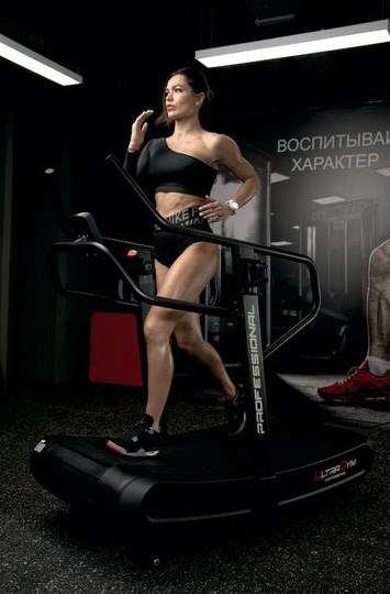 Профессиональная беговая дорожка Ultra Gym UG-M 003 Профессиональная беговая дорожка Ultra Gym UG-M 003