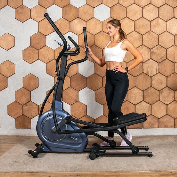 Эллиптический тренажер CARBON FITNESS E70 складной Эллиптический тренажер CARBON FITNESS E70 складной
